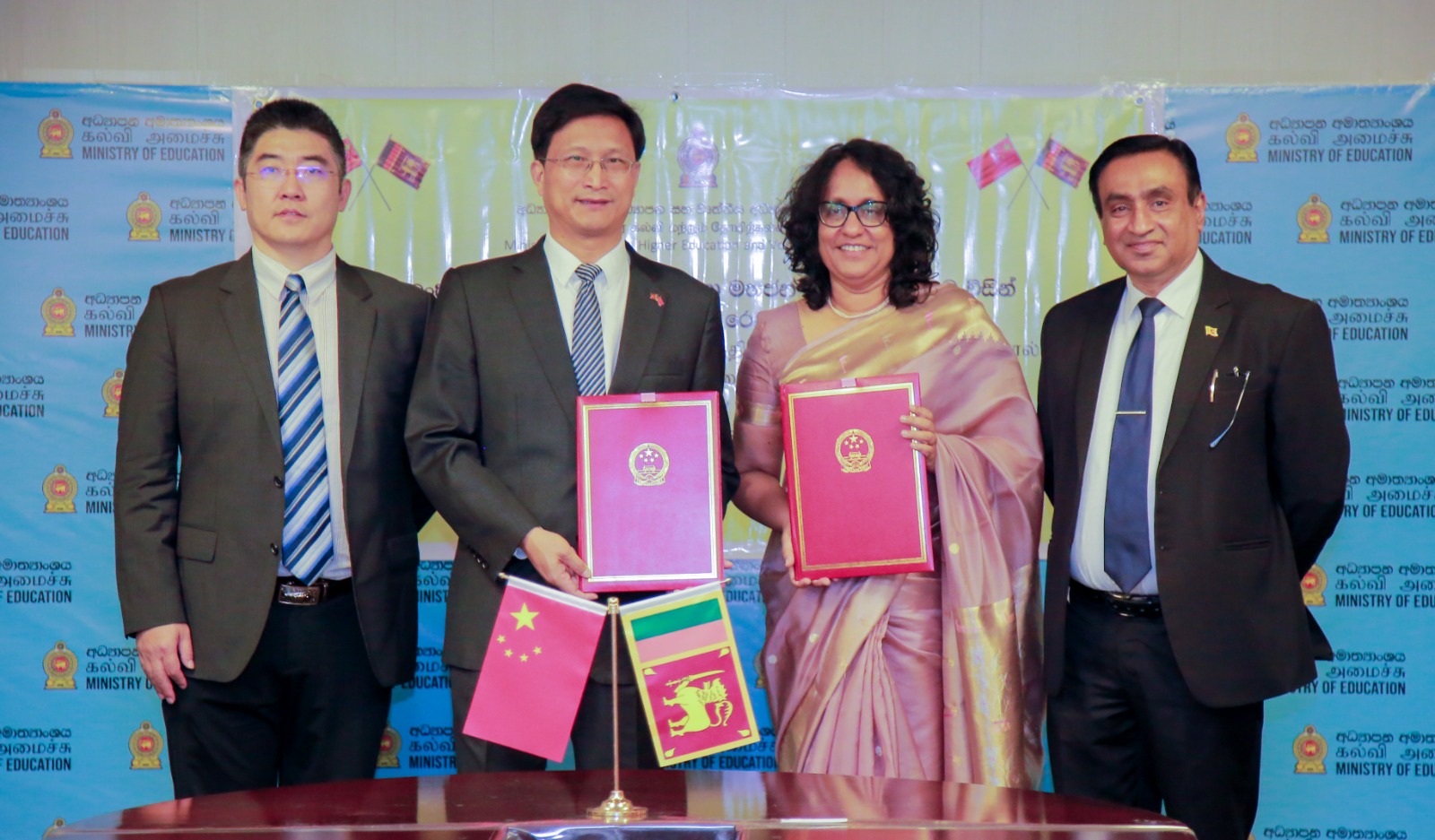 2025 වර්ෂයට නිල ඇඳුම් ප්‍රදානයට අදාළ සහතිකය හුවමාරු කෙරේ 