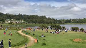 සංචාරකයින්ගෙන් නුවරඑළිය පිරෙයි  