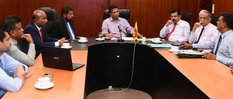 හලාවත දිස්ත්රික් මහ රෝහලේ අතරමඟ නවතා දමා ඇති සංවර්ධන ව්යාපෘති පිළිබඳ විශේෂ සාකච්ඡාවක්