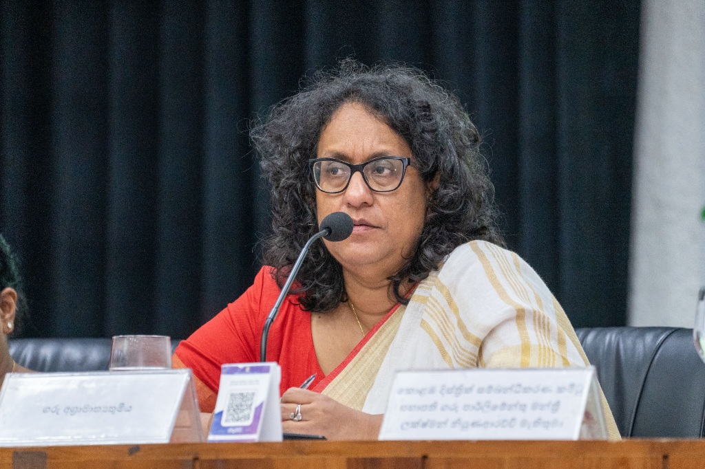 සුවිශේෂී තත්ත්වයක් සේ සලකා ඉදිරි සති දෙක තුළ කොළඹ ඇළ මාර්ග සහ කාණු පද්ධති කඩිනමින් සුද්ධ පවිත්‍ර කරන්න - අගමැතිනියගෙන් නිලධාරීන්ට උපදෙස්