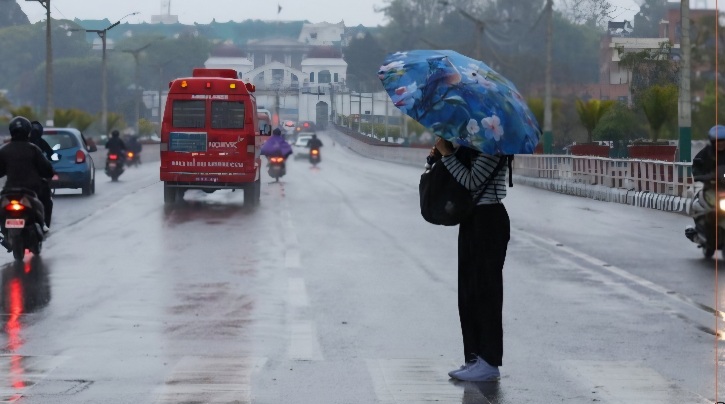 ඇතැම් ස්ථානවලට මිලිමීටර් 75ට වැඩි තරමක තද වැසි 