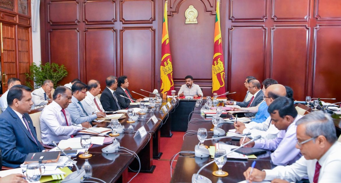 2026 අයවැයෙන් වෙන් කර ඇති ප්‍රතිපාදන ප්‍රශස්ත ලෙස යෙදවීමට ජනපතිගෙන් අමාත්‍යාංශ ලේකම්වරුන්ට උපදෙස්
