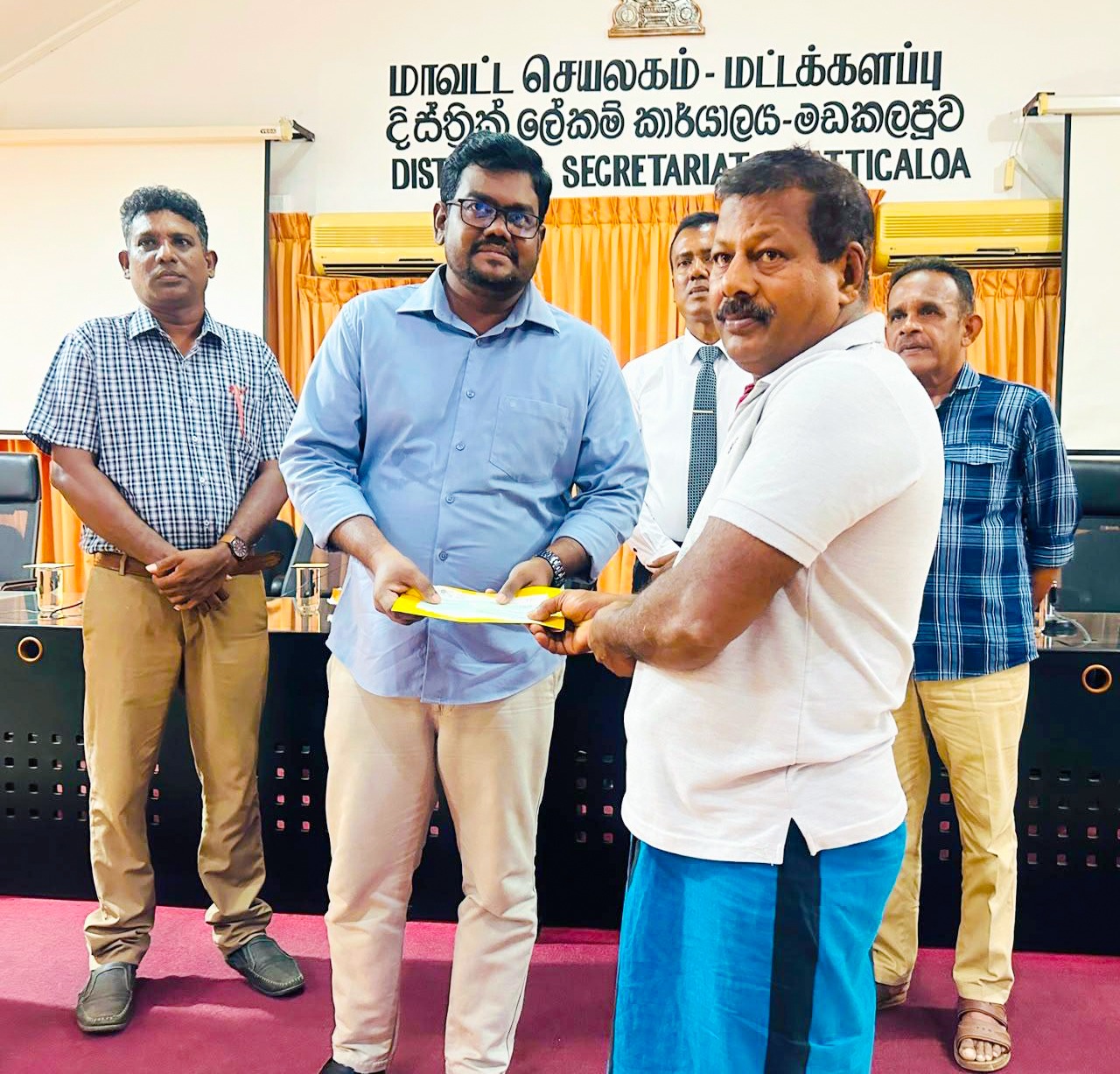 දිට්වා හානියට පත් මඩකලපුව මත්ස්‍ය වගාකරුවන්ට මූල්‍යාධාර ප්‍රදානය කරයි