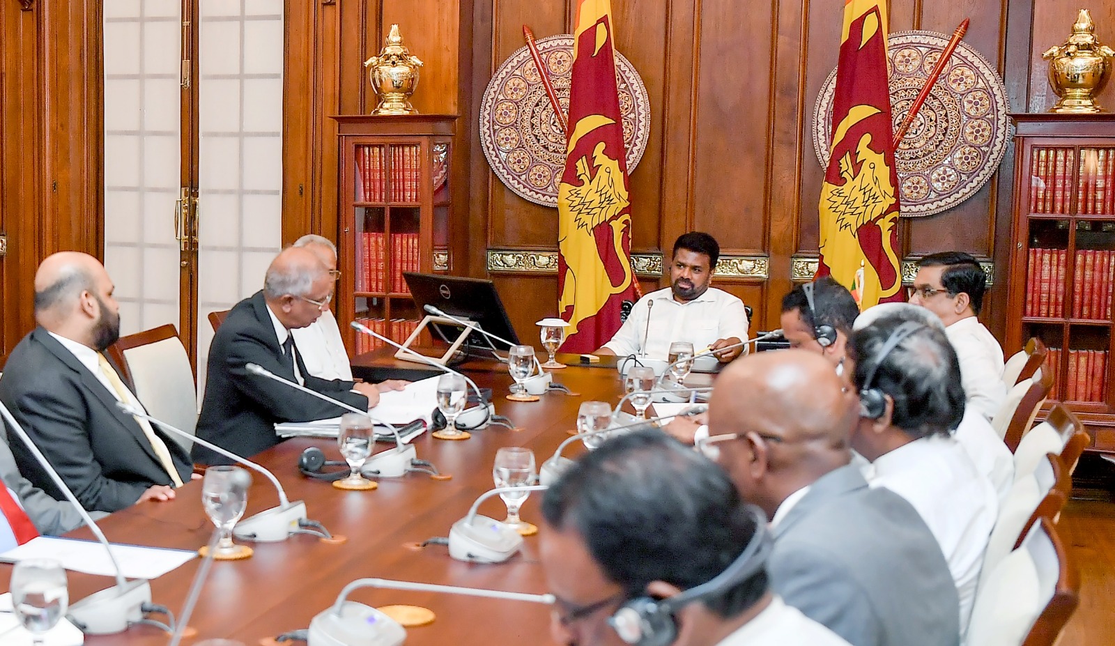 උතුරු සහ නැගෙනහිර ජනතාවගේ ගැටලුවලට නව දේශපාලන විසඳුමක් අවශ්‍යයි - ජනපති