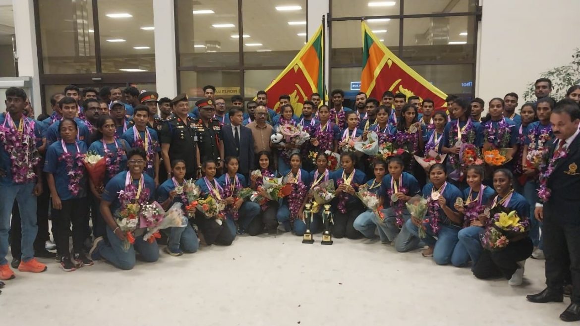 දකුණු ආසියානු මලල ක්රීඩා තරගාවලියේ අනුශූරතාව දිනූ ශ්රී ලංකා කණ්ඩායම දිවයිනට