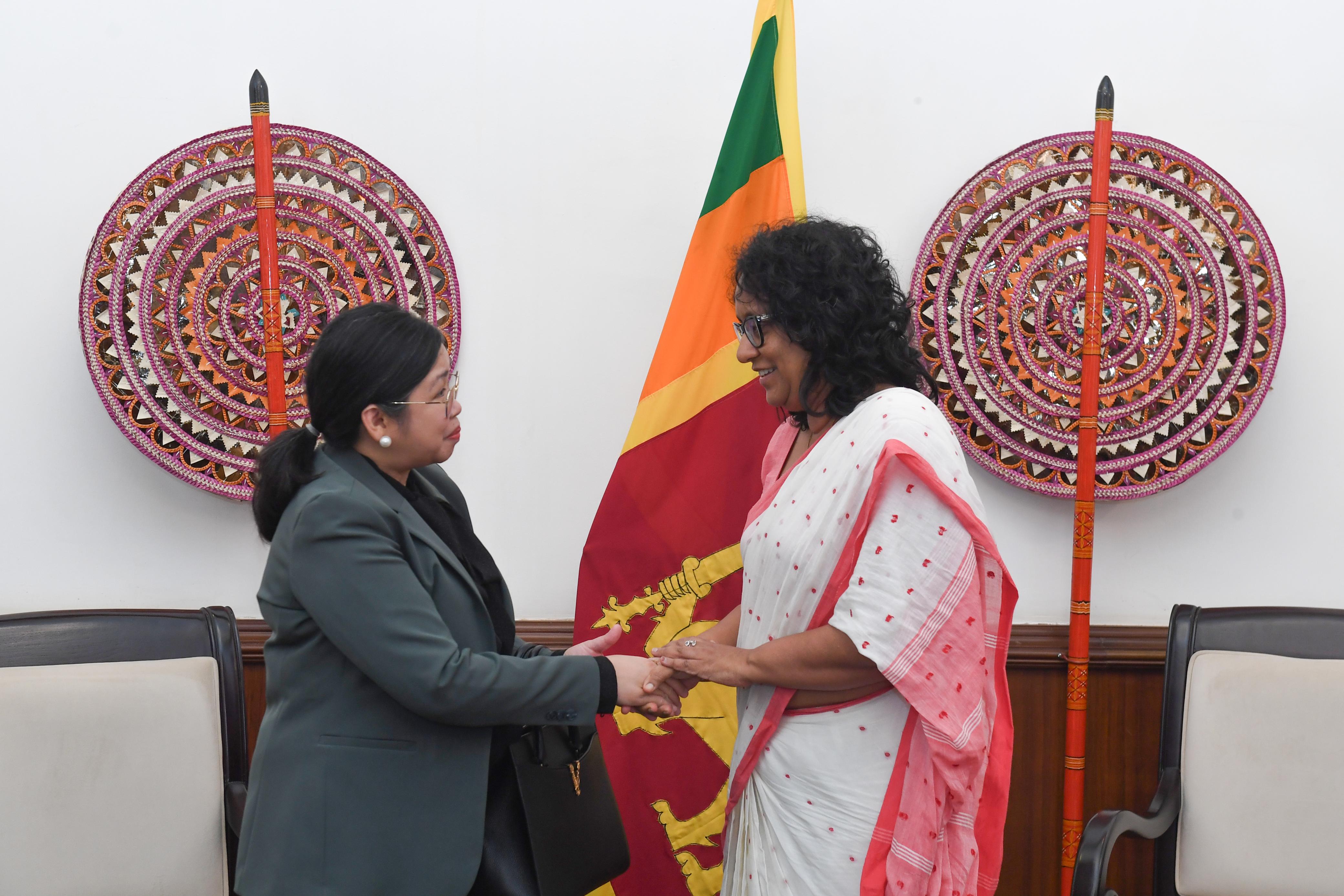 අග්‍රාමාත්‍යවරිය සහ පිලිපීන තානාපතිනිය අතර හමුවක් 