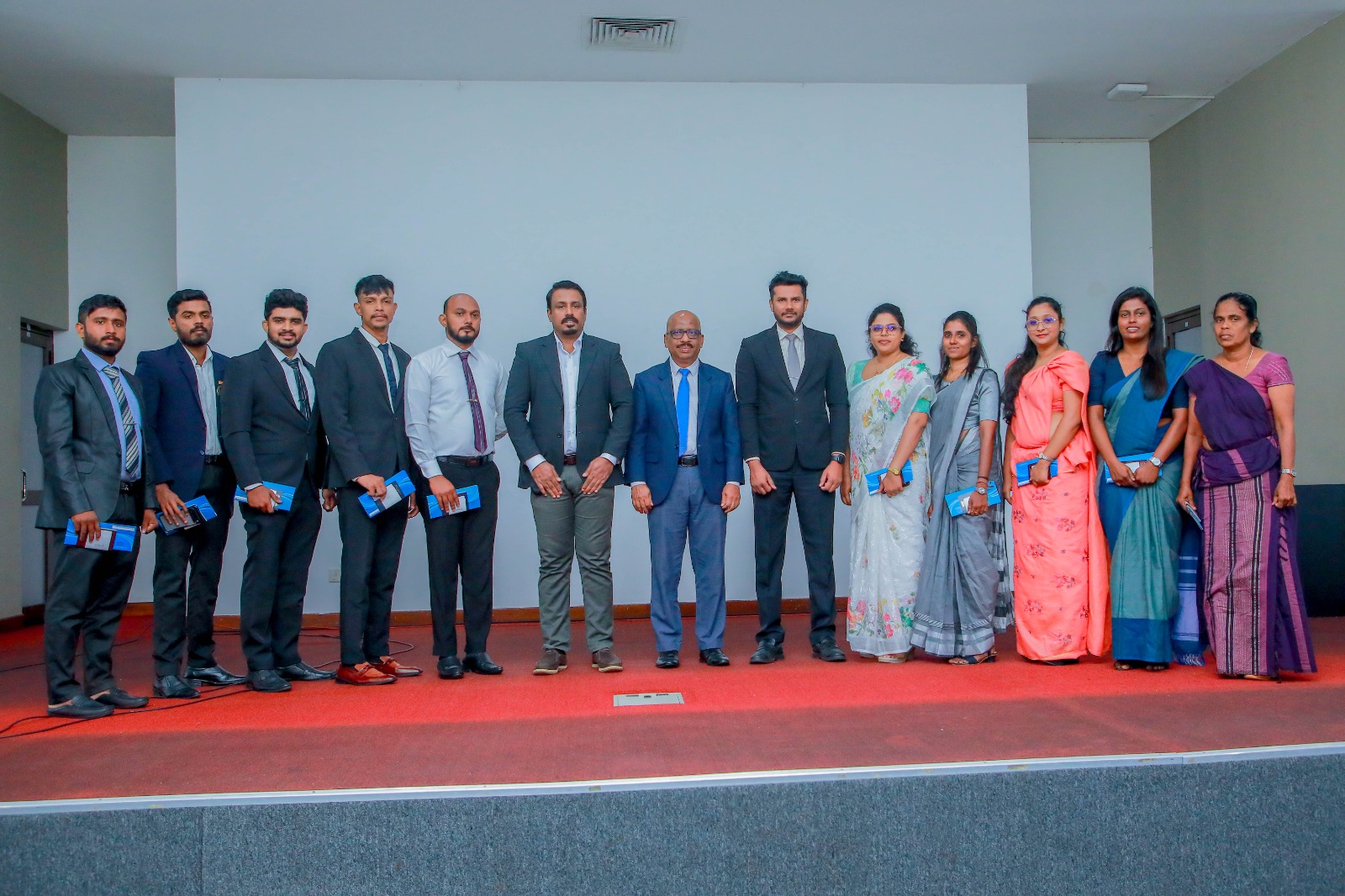 තරුණ සේවා සභාවෙන් තරුණ තරුණියන් 31ක් ඉන්දියාවට සහ බංගලාදේශයට