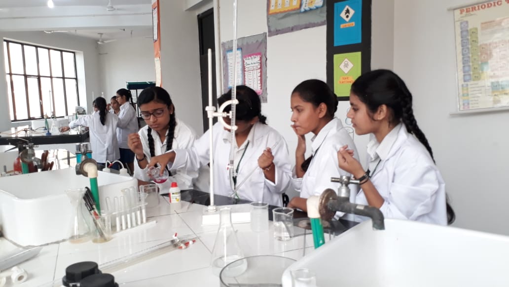 පාසල් විද්‍යාගාර වෙනුවෙන් මිලියන් 500ක් වෙන් කරයි