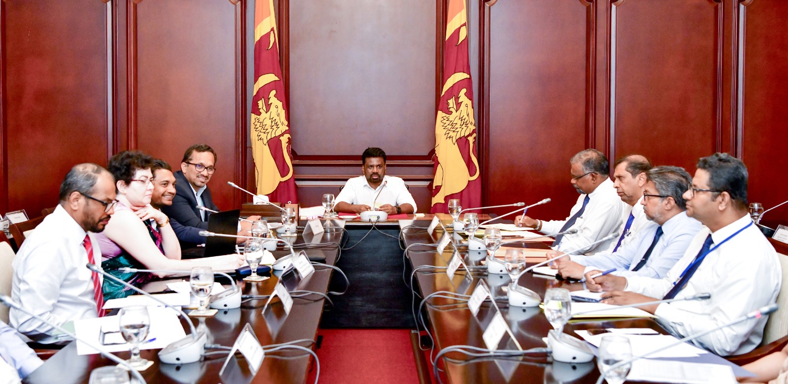 අපනයන කර්මාන්ත ක්ෂේත්‍රයේ අභියෝග පිළිබඳ සාකච්ඡාවක් ජනපති ප්‍රධානත්වයෙන්