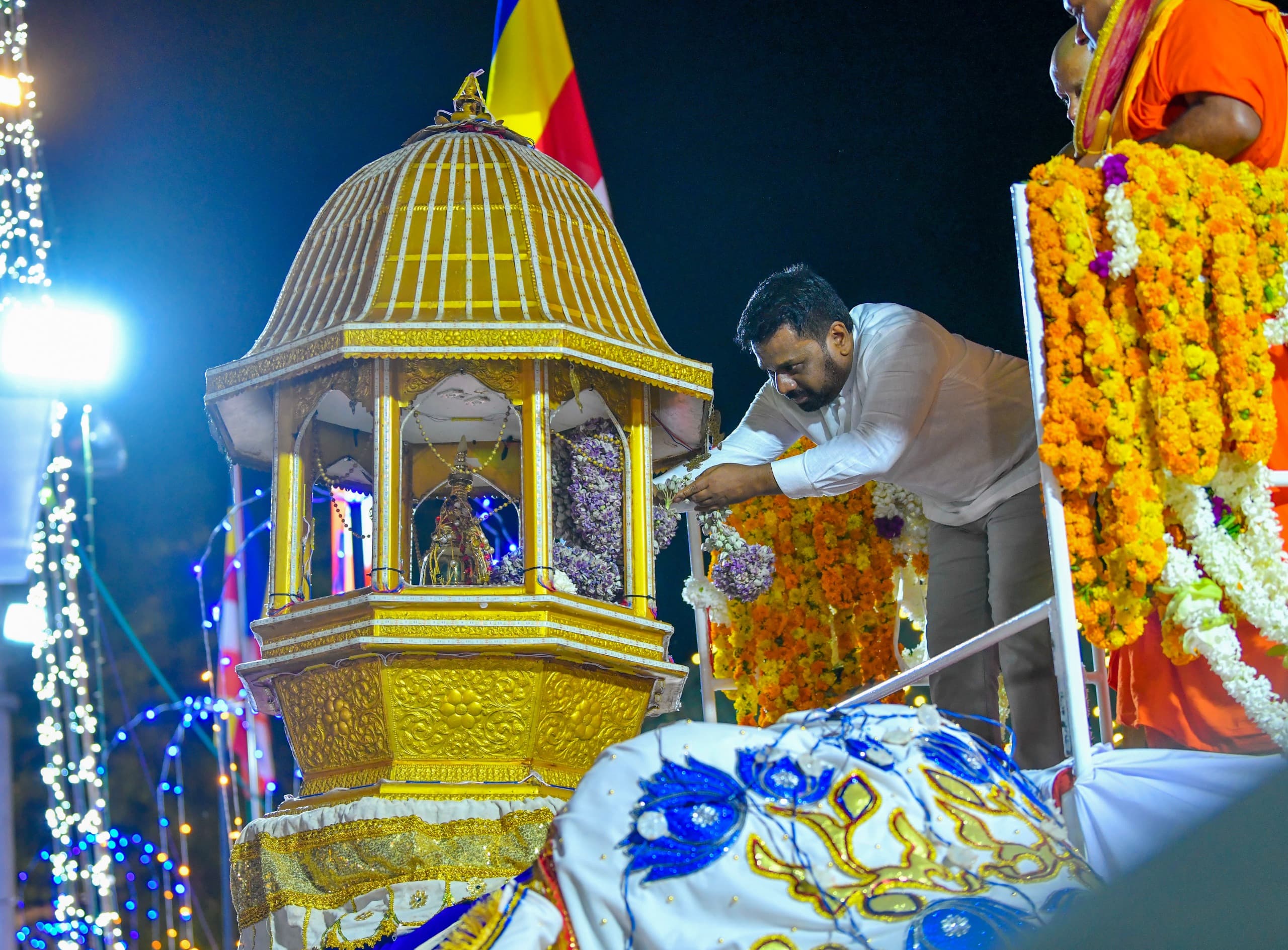 ඓතිහාසික රුහුණු කතරගම පුදබිමේ පැවති ආගමික වතාවත්වලට ජනපති එක් වෙයි