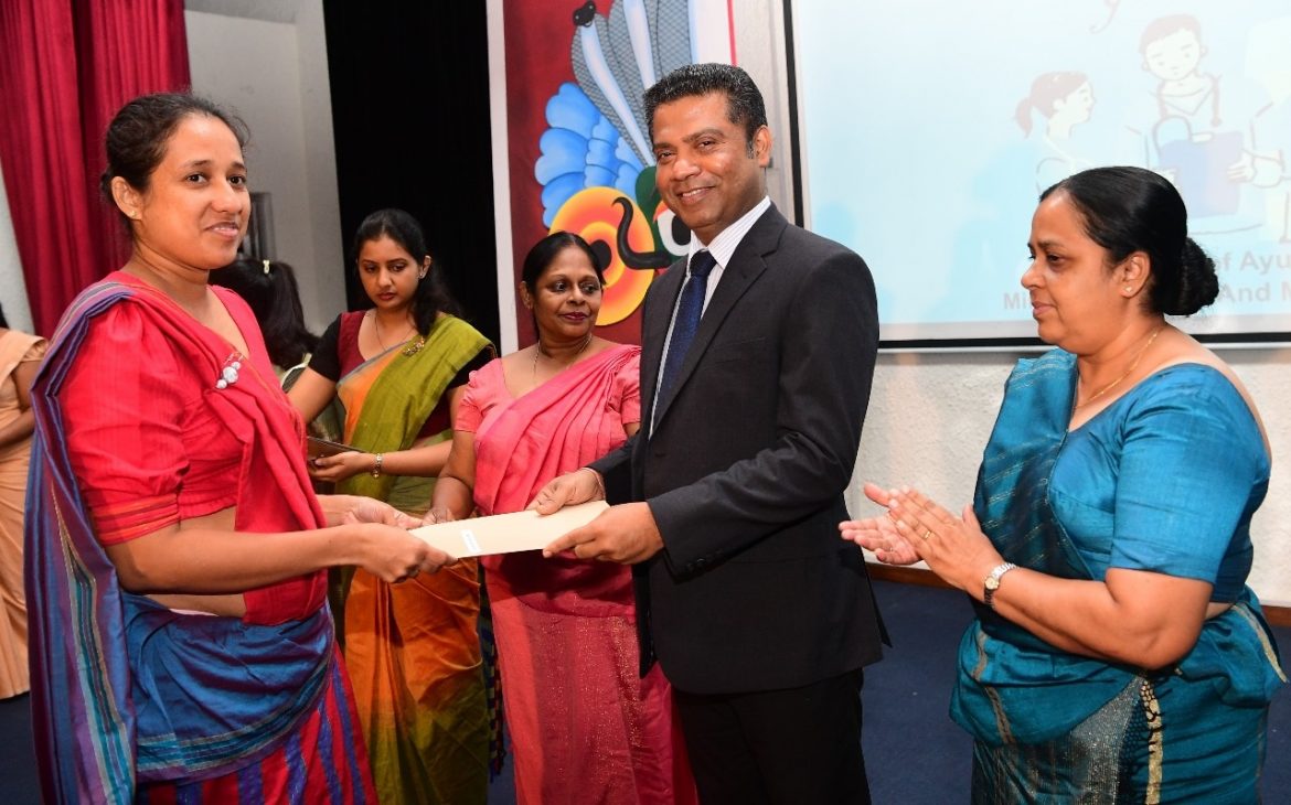 දේශීය ආයුර්වේද වෛද්‍ය සේවයට එකවර වැඩිම වෛද්‍යවරුන් පිරිසක් බඳවා ගනිමින් 303 දෙනෙකුට පත්වීම්