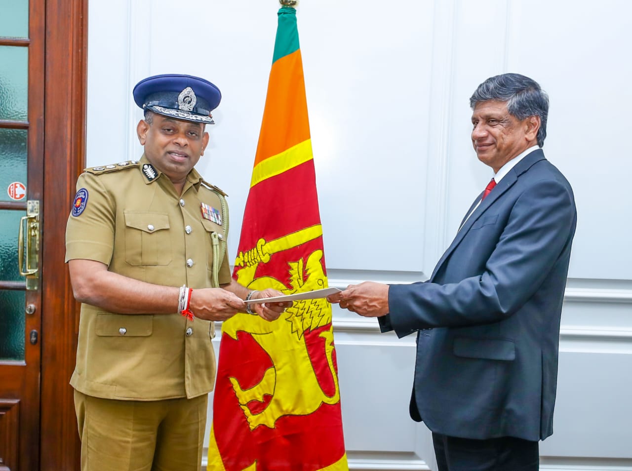 දේශබන්දු තෙන්නකෝන් මහතා පොලිස්පති ධූරයට