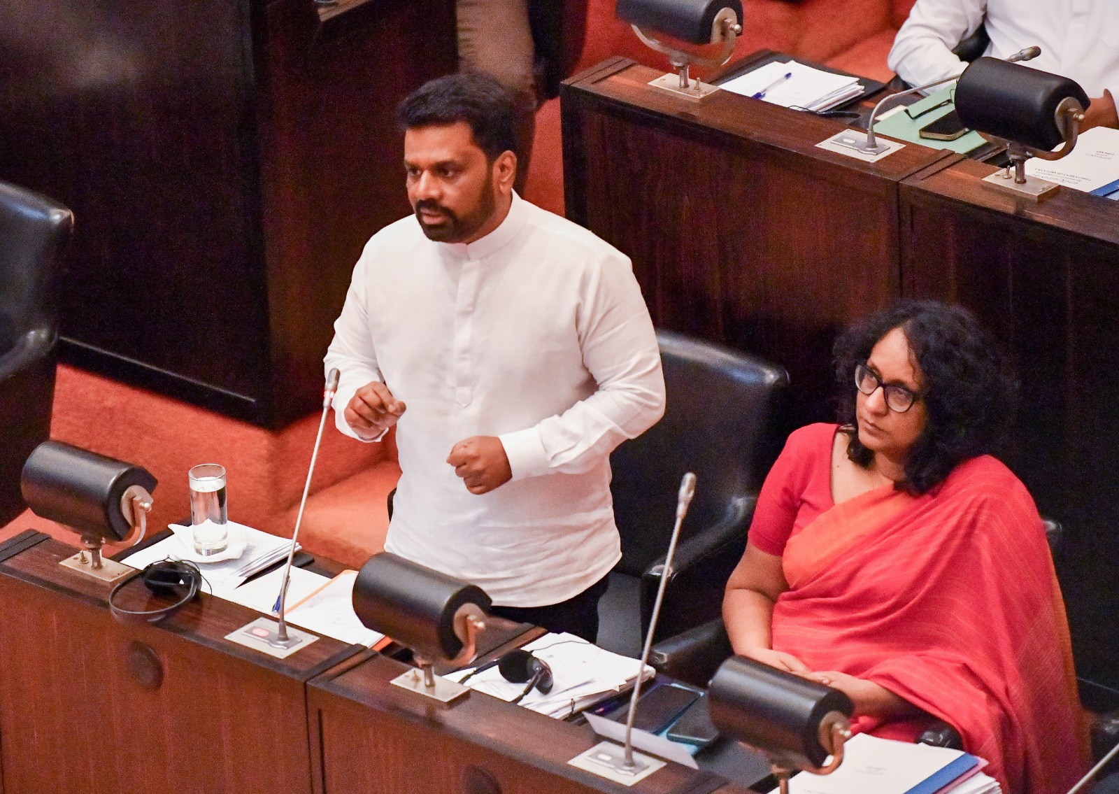 රටේ ආර්ථිකය ස්ථාවරයි-  කුමන්ත්‍රණ කරලා රට වට්ටන්න හිතන්නවත් එපා  -ජනපති පාර්ලිමේන්තුවේදී කියයි