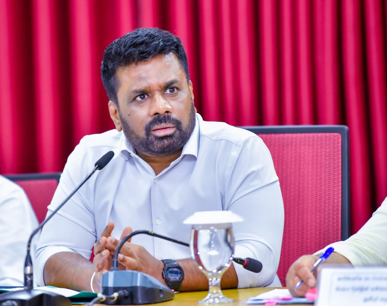 ජනපති මාතර දිස්ත්‍රික් සම්බන්ධීකරණ කමිටු රැස්වීමේදී දේශපාලන අධිකාරියෙන් සහ රාජ්‍ය නිලධාරින්ගෙන් ඉල්ලූ දේ 