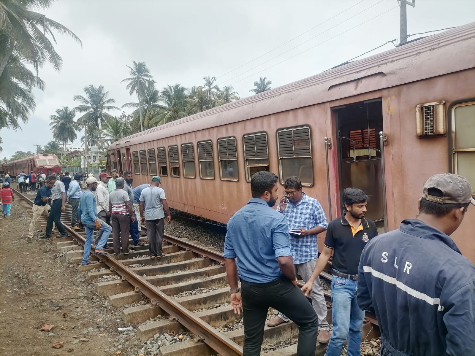 මුහුදුබඩ දුම්රියේ ගමන් ගන්නා මගීන්ට විශේෂ දැනුම්දීමක්