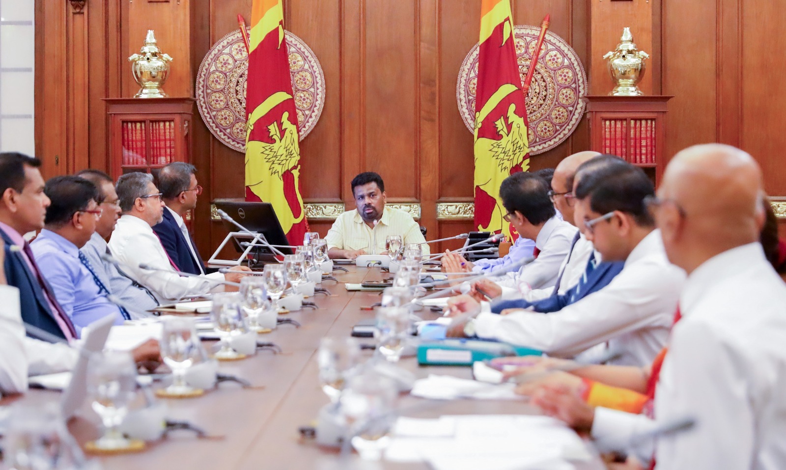 යුදමය තත්ත්වයෙන් ශ්‍රී ලංකාවේ ආර්ථිකයට සිදු විය හැකි බලපෑම සහ එය කළමනාකරණයට ගත යුතු කඩිනම් පියවර සොයා බැලීමේ සාකච්ඡාවක් 