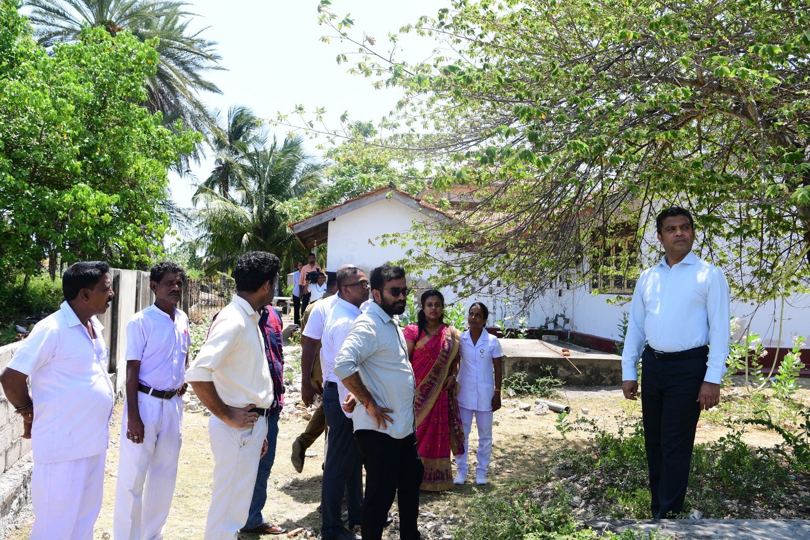  සෞඛ්‍ය ඇමැති ඩෙල්ෆ් සහ  අනලයිතිව්  දූපත්වල  විශේෂ නිරීක්ෂණ සංචාරයක 