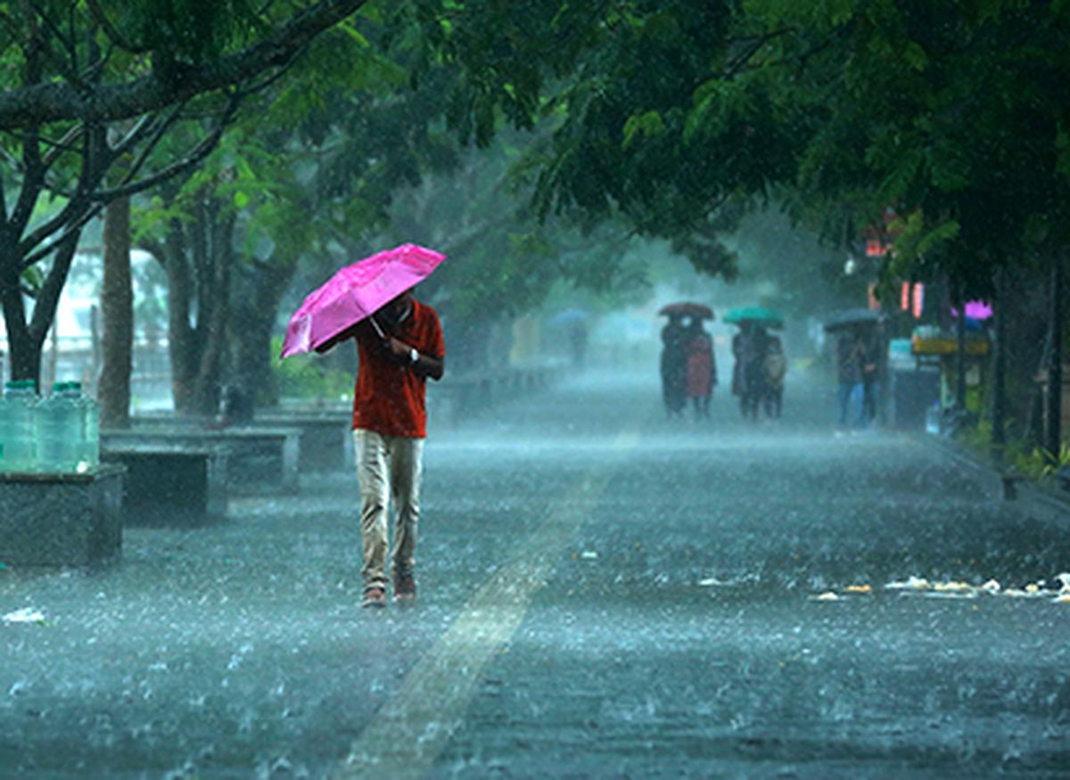 ඇතැම් ස්ථාන වලට මි.මී. 100 ට වැඩි තද වැසි