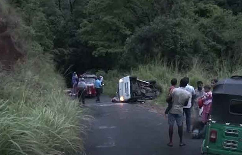 මීමුරේ රිය අනතුරින් 4 දෙනෙකුට ජීවිත අහිමි වෙයි  