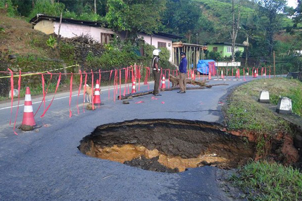 කොළඹ ඇතුලු දිස්ත්‍රික්ක පහකට රතු නිවේදන